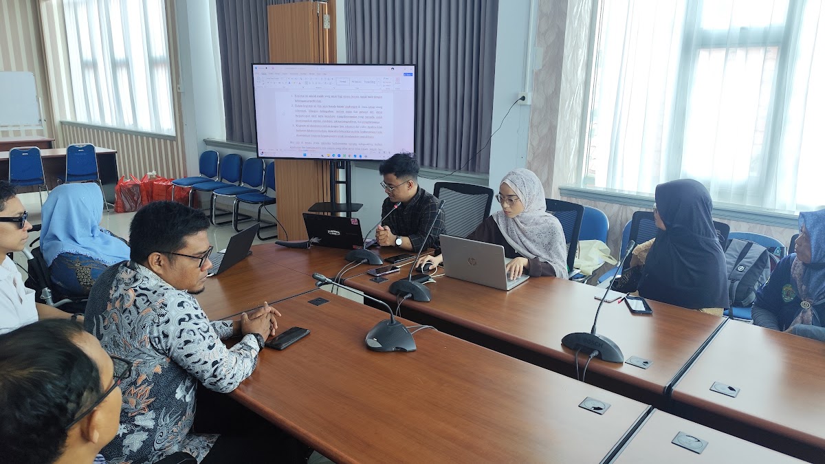 Foto bersama delegasi Kedutaan Besar Australia dengan perwakilan penyandang disabilitas Kalimantan Timur